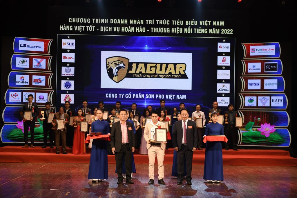 Sơn Jaguar vinh dự nhận giải thưởng "TOP 20 THƯƠNG HIỆU NỔI TIẾNG HÀNG ĐẦU NĂM 2022"