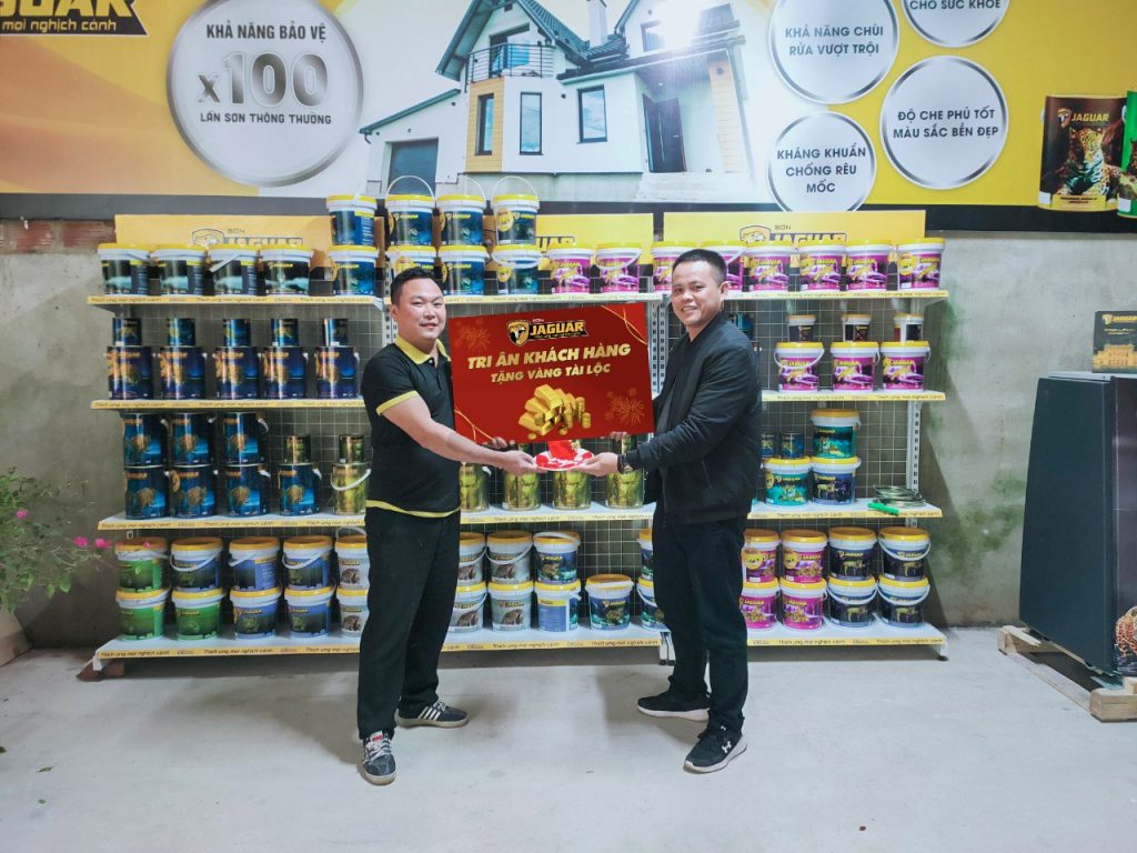 Sơn Jaguar trao thưởng vàng cho Nhà phân phối Quang Luận - Hà Tĩnh